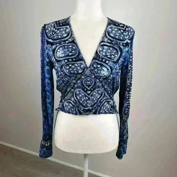 Free People Wild and Free Blue Long Sleeve Cropped Top Size Small - Picture 4 of 12